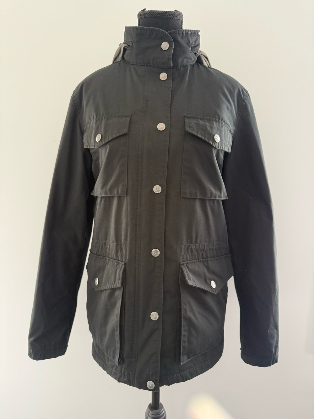 Fjallraven Womenโs Raven Padded Black Jacket Small
